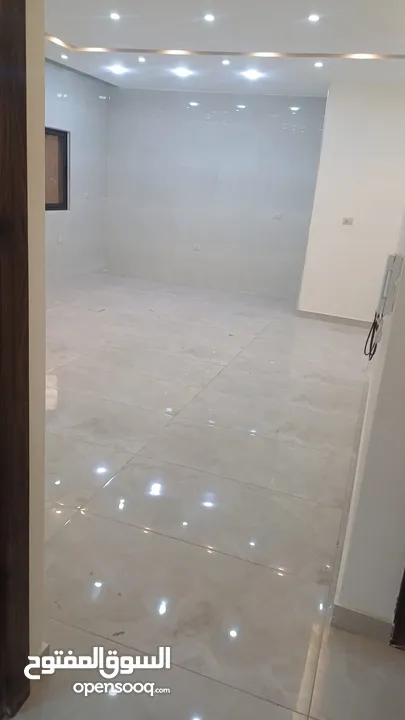 شقه جاهزة للبيع بناء جديد لم تسكن من قبل.