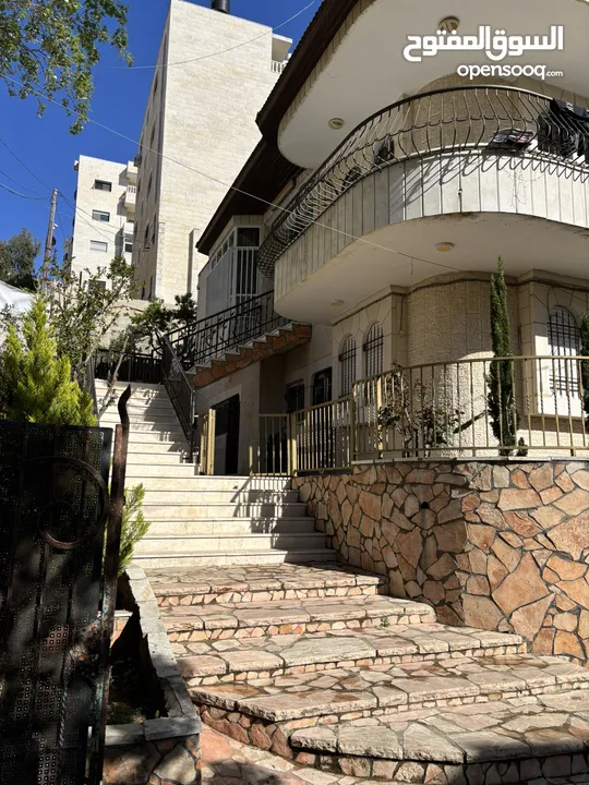 بيت مستقل للبيع مكون من طابقين سكنتين منفصلتين