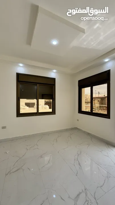 شقق جديده من المالك/ مجمع عمان مقابل الكارفور