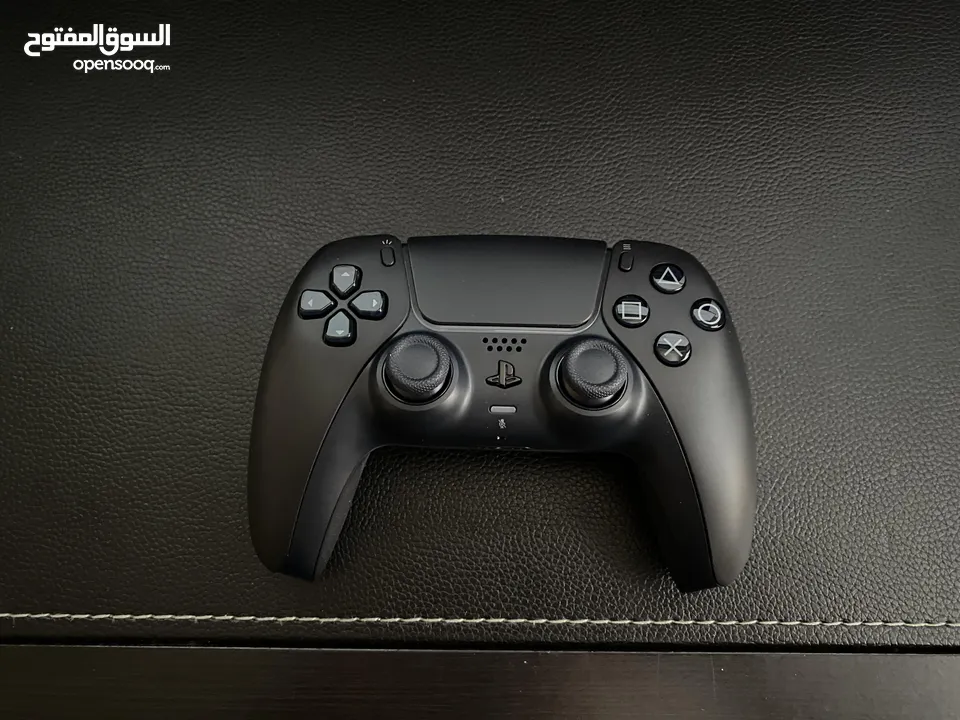 جوستك ps5 يدة بلي 5 لون اسود استعمال ساعات قليلة المكان حلة..................