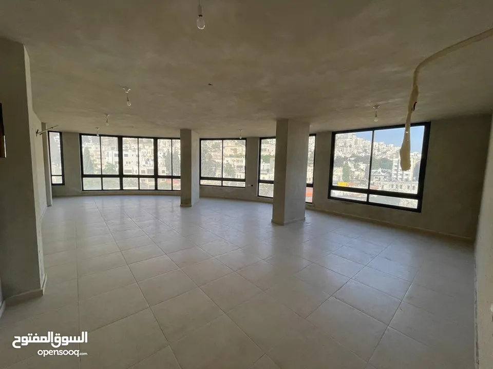 مكتب للبيع موقع مميز جدا  برج الساعة