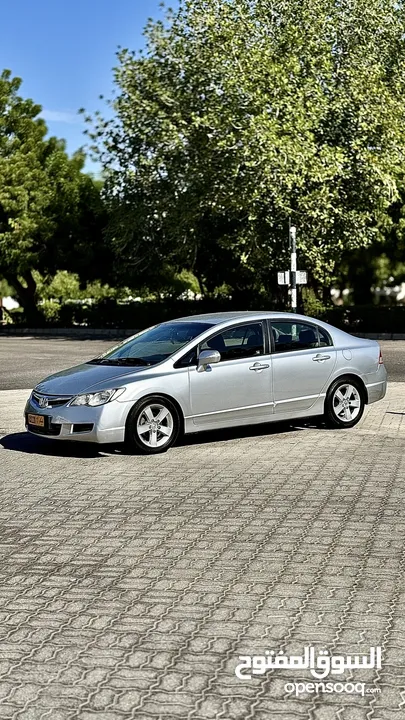 Honda civic 2008 (car is neat and clean) هوندا سيفيك نظيفة