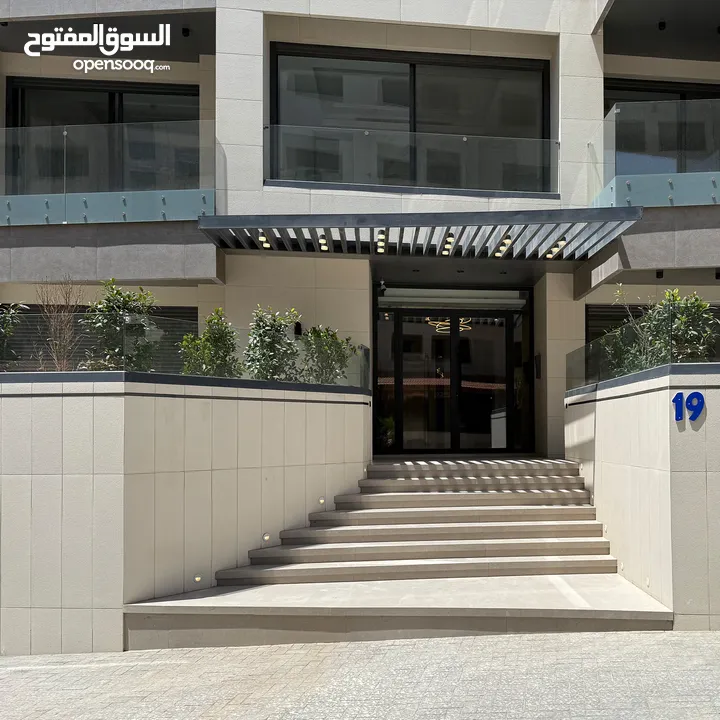 شقة للبيع طابق أول في الشميساني  - مساحة 200م2 وبأعلى المواصفات والتشطيبات الفاخرة
