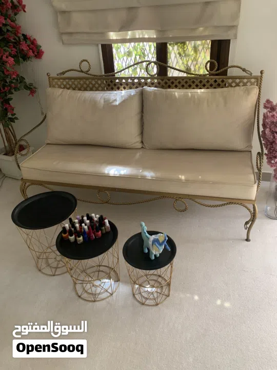 اثاث صالون او حلاق او مساج مستعمل للبيع