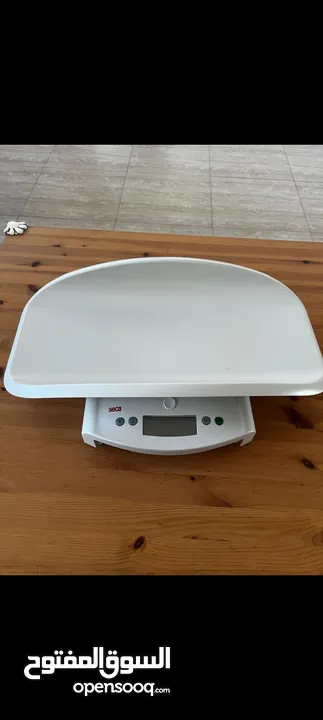 ميزان بيبي اطفال ديجيتال رقمي seca صنع فرنسا وتستطيع تحديد كمية الحليب المناسبه للبيبي جديد استعمال