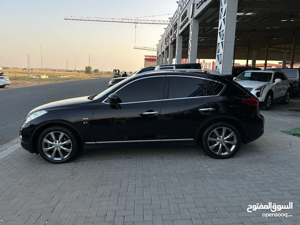 انفنتي QX50 2015