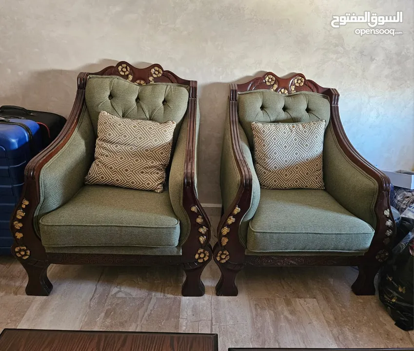كنب سباع مقاعد مع مرايه انتريه جديد (استعمال خفيف جدا لا يذكر)