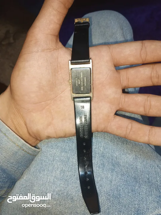 ساعة شغاله بحاجة  إلى بطاريات