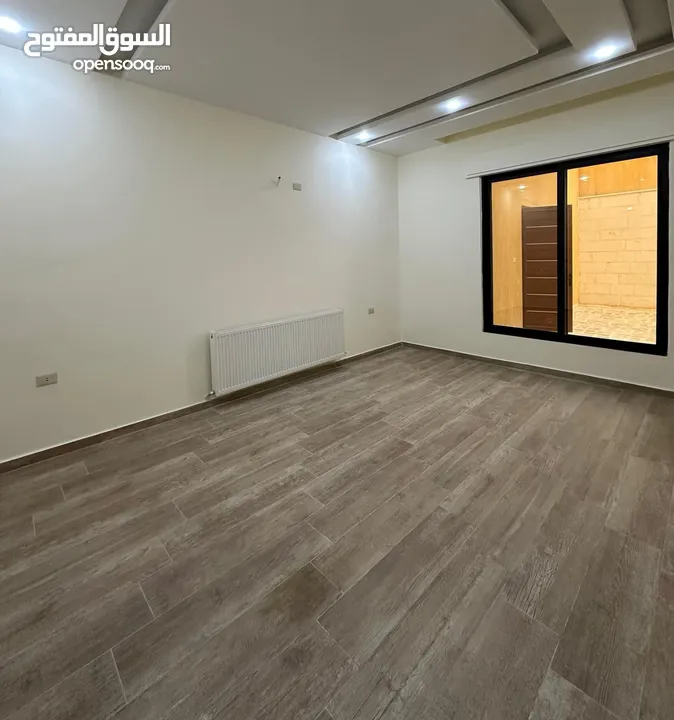 شقة جديدة مع مسبح خاص في شارع الجامعة الجبيهة بسعر 110 الاف