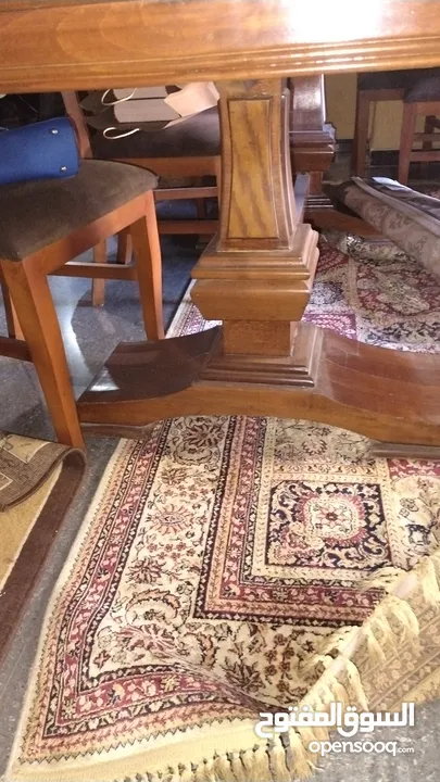 اذا كنت مهتم فلا تتردد في الاتصال بنا طاولة سفره فاخره جدا حجم كبير 8 كراسي بحاله ممتازه جدٱ