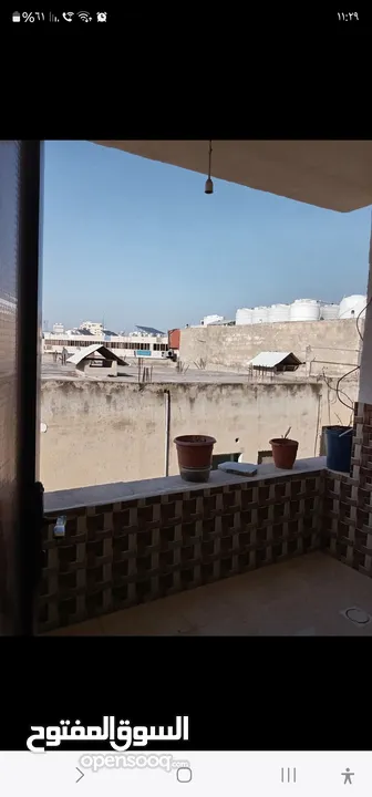 شقة فارغة 3 غرف وصالة ومطبخ وحمام وبلكونة للايجار شارع الحصن قرب مستشفى الكاثوليك