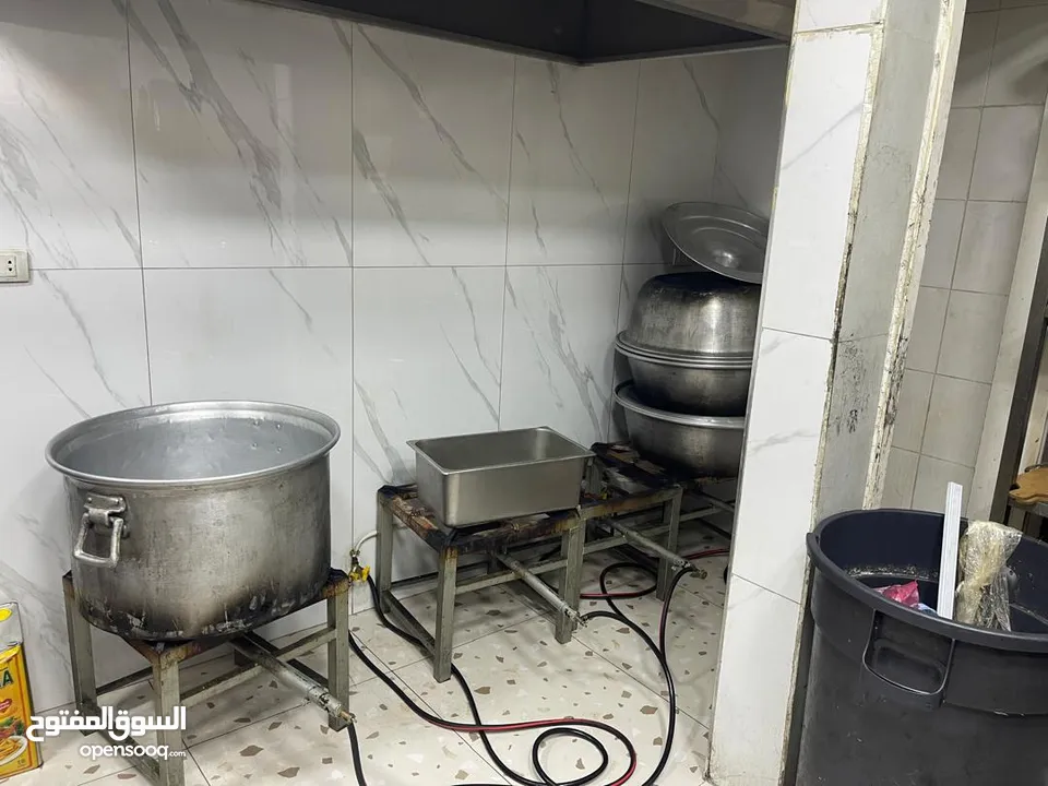 مطعم مأكولات يمنيه للبيع مع معدات كاملة في شارع الإذاعة بجانب بن العميد