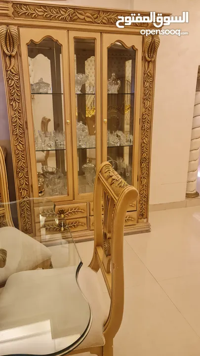 بوفيه خشب مع دنس سوار