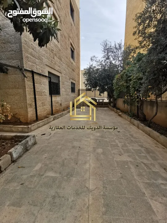 شقة فارغة - الجاردنز - 3نوم - ارضية - حديقة - قرب الخدمات العامة