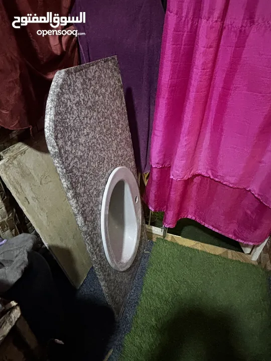 مجلى حمام  مع مغسلة بحالة جيدة للبيع الي معني يتواصل معي عالرقم