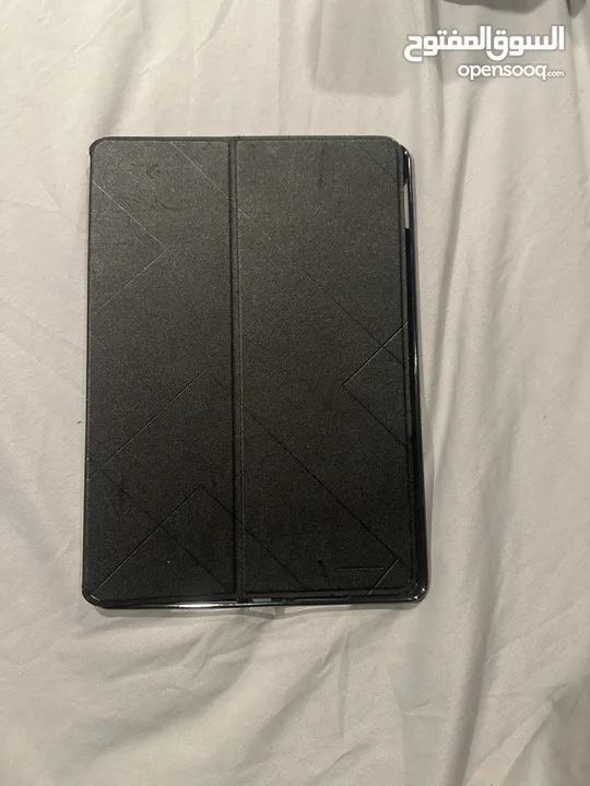 Ipad 9 64gb dark silver color excellent condition almost never used and it comes with a charger