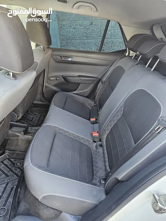سكودا فابيا ترخيص تامين لا شهر 4  السياره اقتصاديه جدا عدداد قليل لا صيانه  كوشوك جديد من شهر مركب