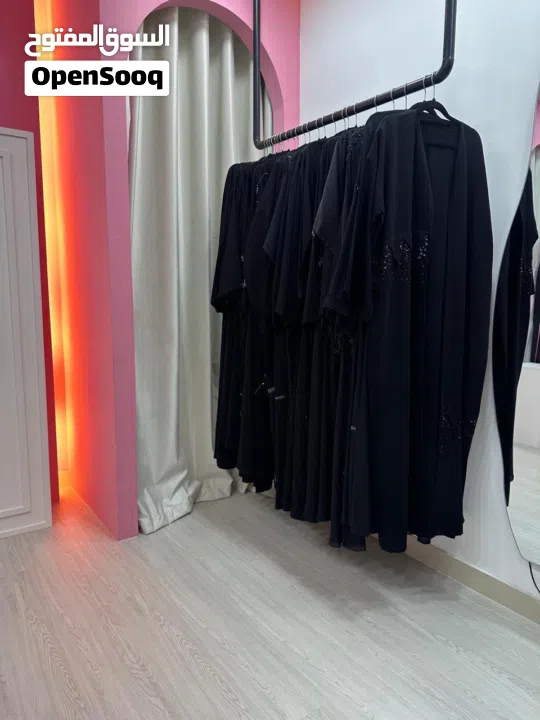 محل عبايات في الروضة مول في امارة عجمان