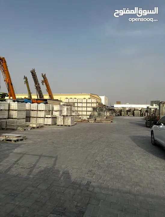قسم من مستودع للإيجار مساحة 10000 قدم في منطقة الصجعة الصناعية في الشارقة