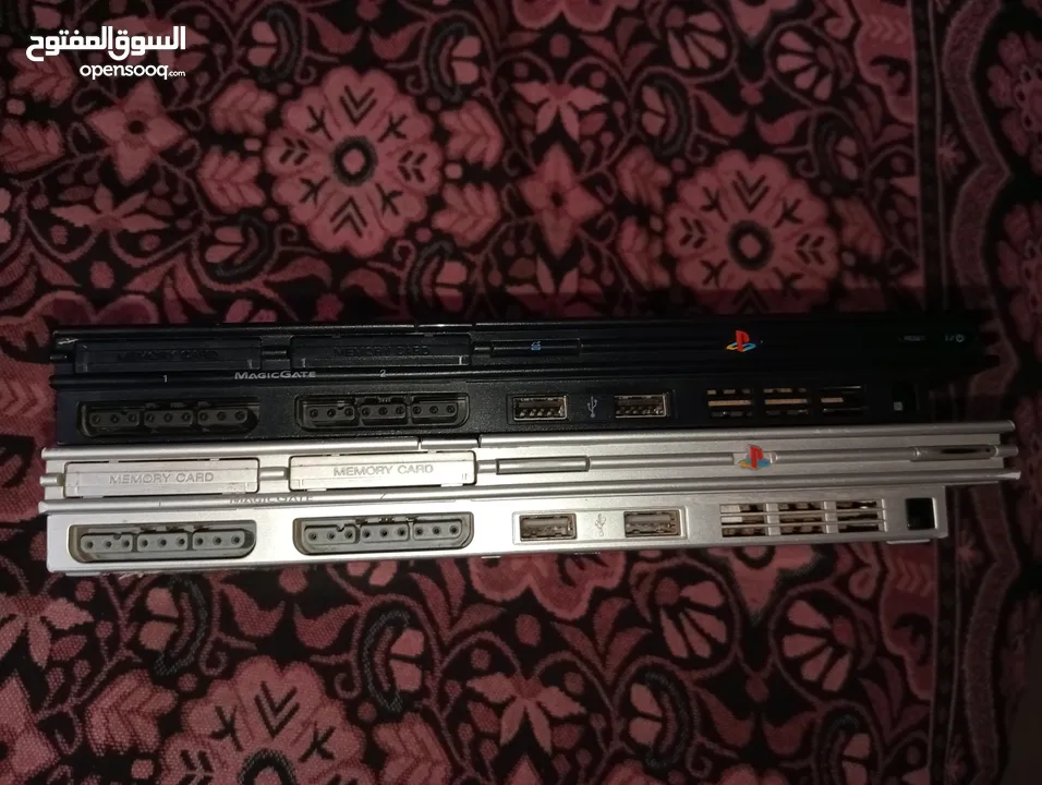 موجود جهاز بلايستيشن 3 مهكر 80 لعبة بدون شي فقط سلك تشغيل وجهازين بلايستيشن 2 مع ايتين وميمري السلاك