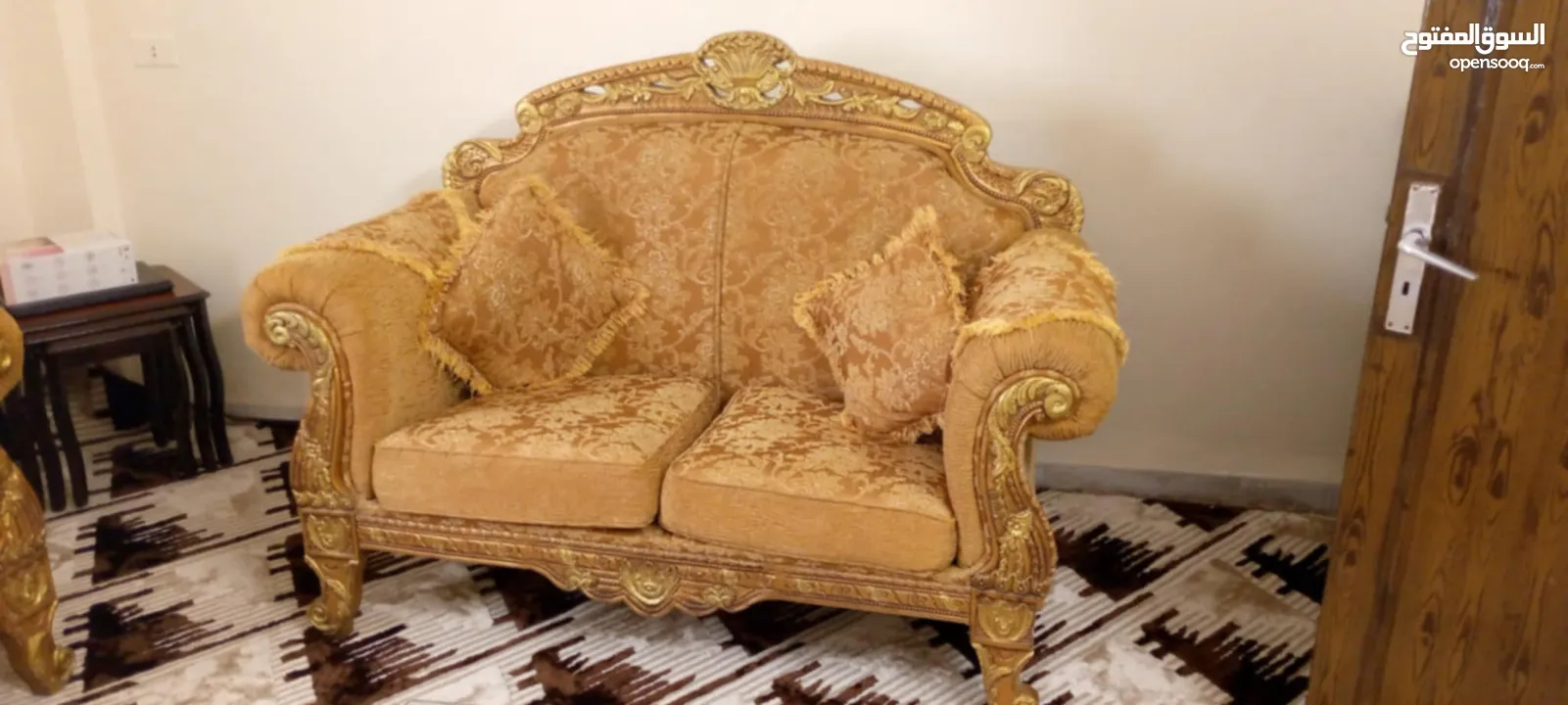 طقم كنب زان سبع مقاعد بحالة ممتازة