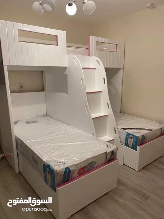 تخت طابقين ثلاثي مكفول 5 سنوات بحمل 150 كيلو  الخشب لامنيت مسمك ع خمالتين 3.5 سم