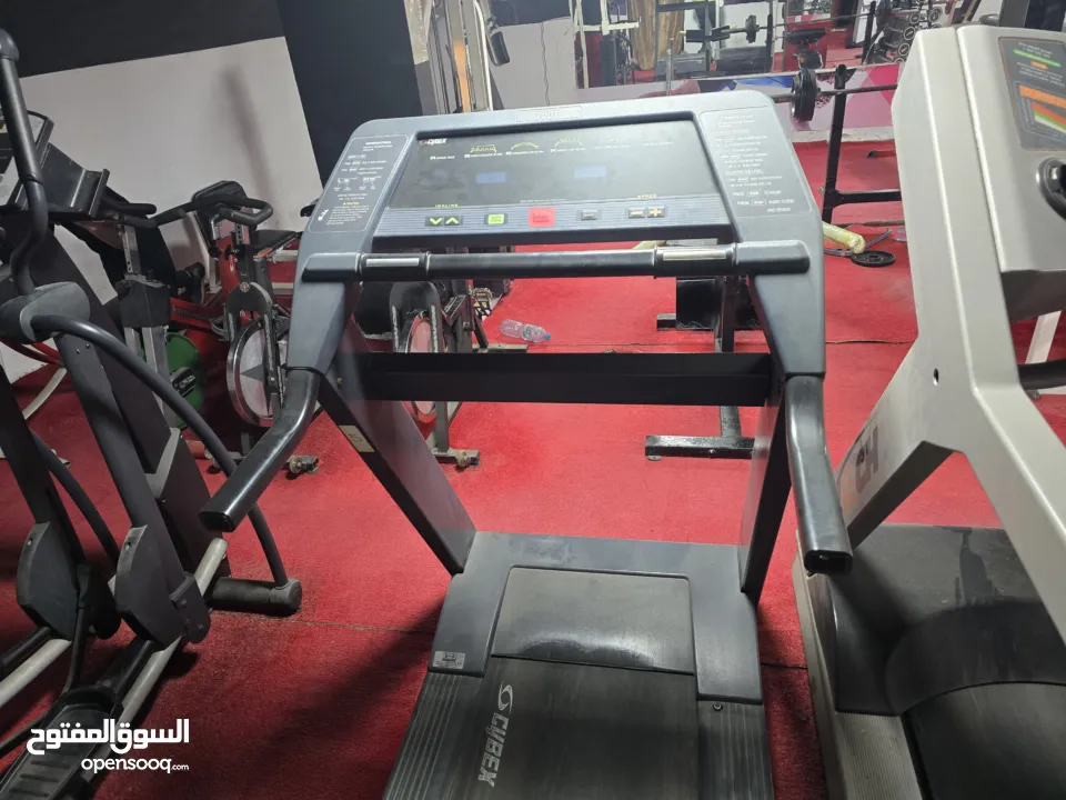 نادي حديد كامل الاجهزة