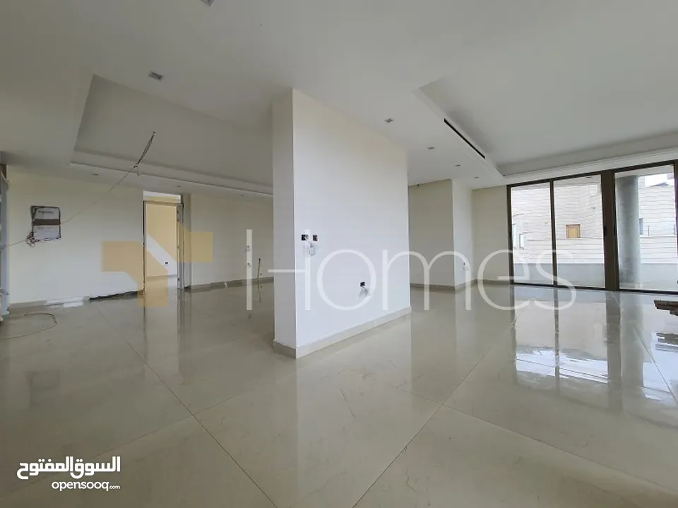 شقة دوبلكس طابقية مع مسبح للبيع في الظهير بمساحة بناء اجمالية 440م