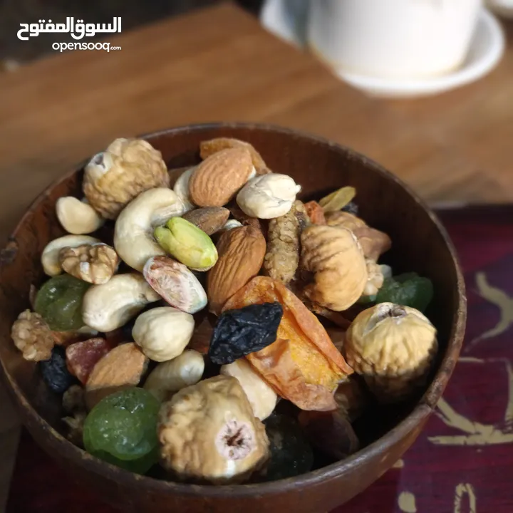 المكسرات و الفواكهة المجففه