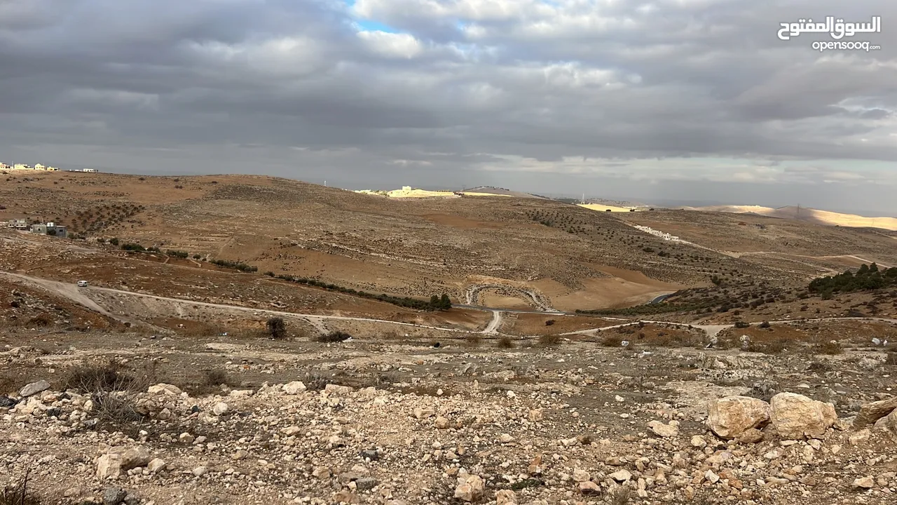 بسم الله الرحمن الرحيم ارض للبيع مساحه 600م2 في رجم شوف بالقرب منّ شفابدران جميع الخدمات على شارعين
