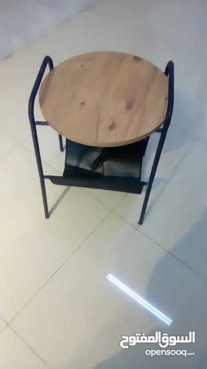 طاولة مع سلة Table with basket