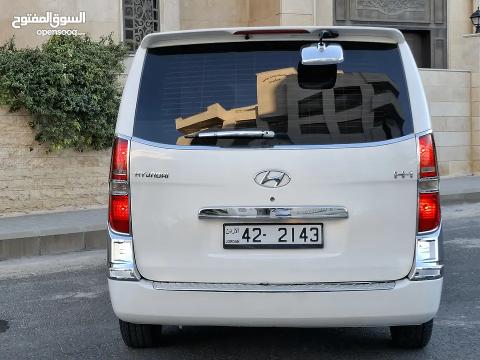 باص فان هيونداي H1 ( بنزين ) موديل 2011 وارد الشركة بحالة الوكالة