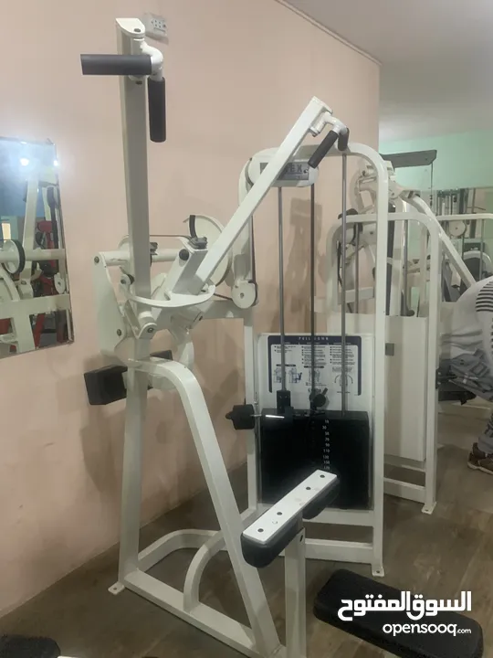 نادي بناء أجسام ولياقة بدنية للبيع