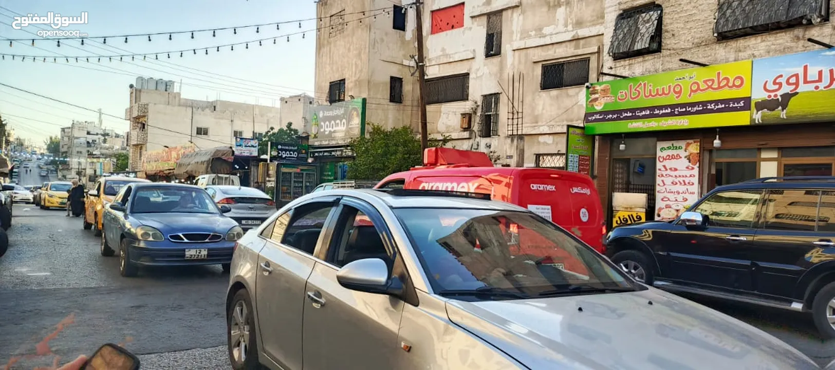 مطعم للبيع في حي نزال موقع حيوي وسط سوق