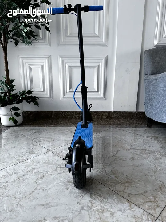 سكوتر كهربائي ازرق Blue electric scooter