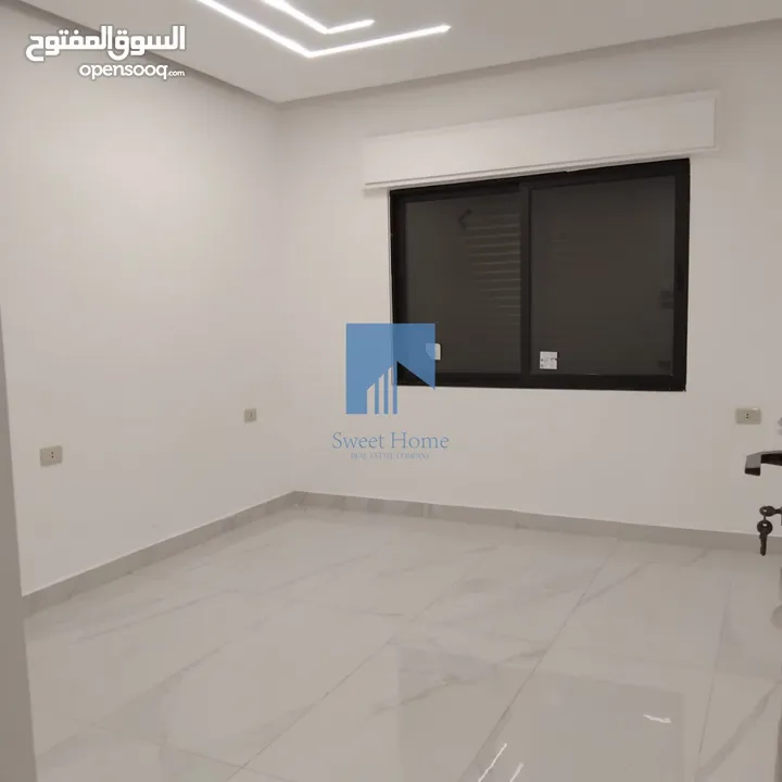 شقة أرضية فاخرة للبيع في تلاع العلي  - قرب دوار الواحة 95م مع ترس امامي تشطيب سوبر ديلوكس لم تسكن