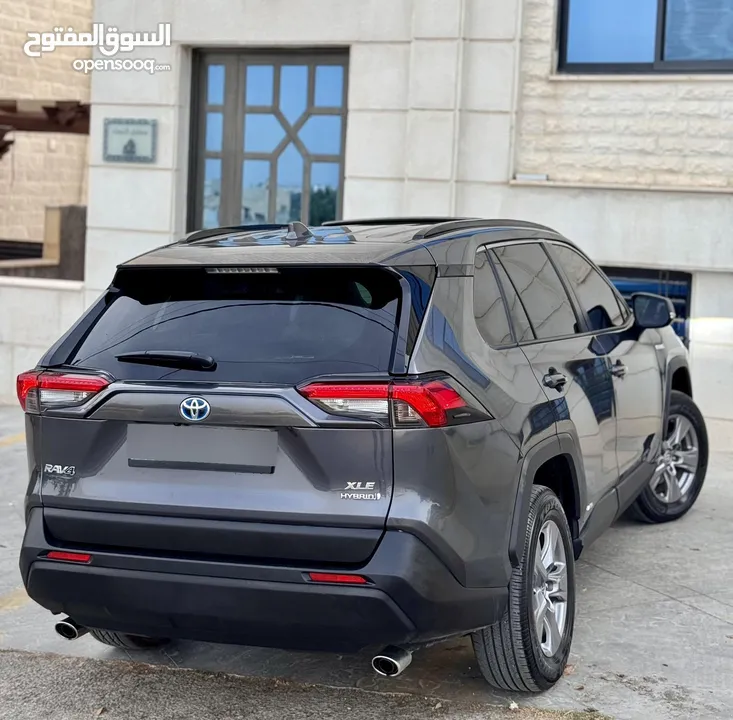 Toyota RAV4 XLE 2024