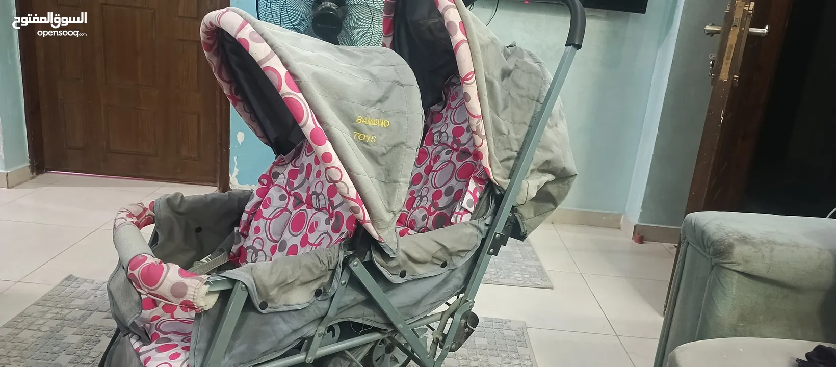 عرباية توئم اطفال بحاله ممتازه استعمال قليل جدا