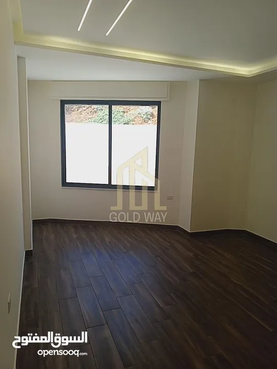 شقة مميزة للبيع طابق أول 290م في أجمل مناطق دير غبار/ ref 7012