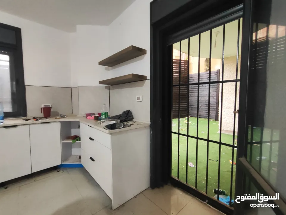 شقة غير مفروشة مع حديقه للايجار في عين مصباح