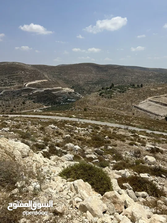 دونم للبيع بسعر مغري في بيت امرين قريب جدا من الخدمات و البناء