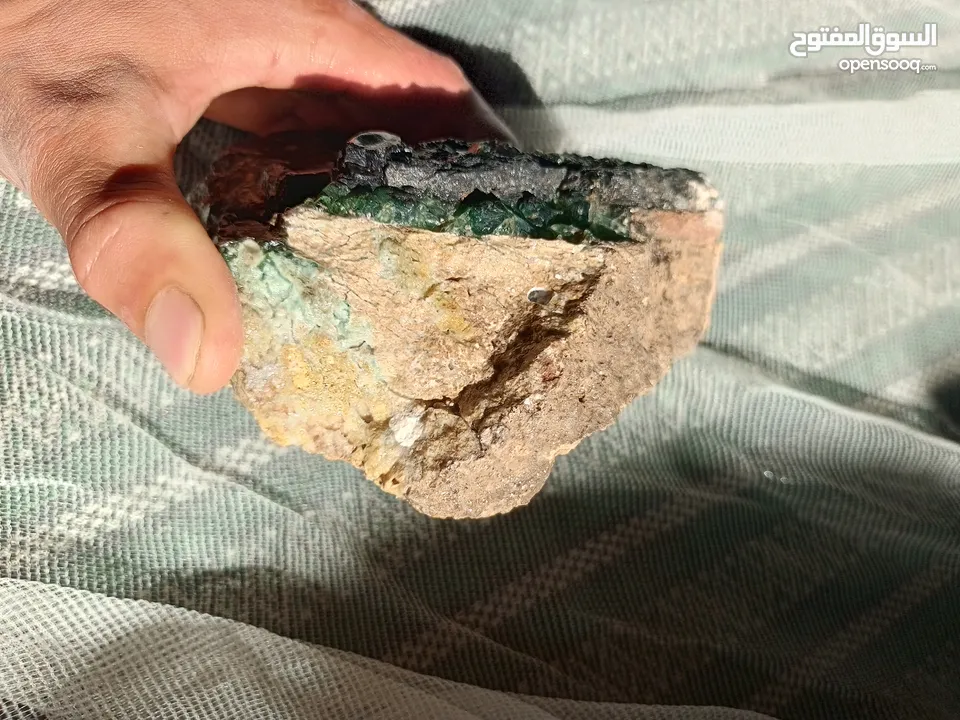 حجر زمرد خام