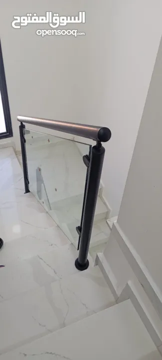 زجاج وألمنيوم