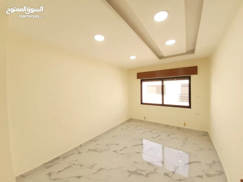 شقة فاخره للبيع  في اجمل مناطق حي الياسمين تشطيبات مميزه مطله على كوريدور عبدون