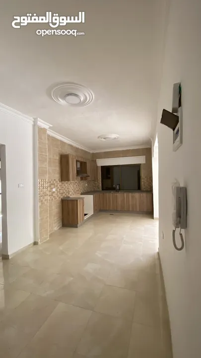 شقق سكنية او استثمارية جديدة لم تسكن للبيع في صويلح  120متر مع مطبخ امريكي راكب  من المالك مباشرة.