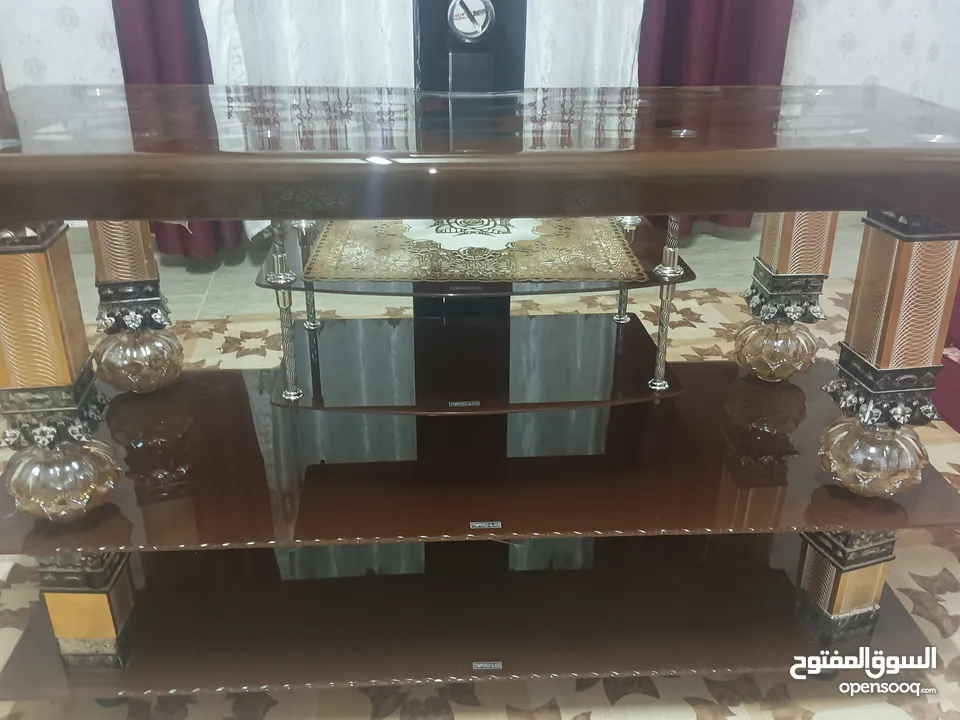 طاولة شاشة بحالة جيدة