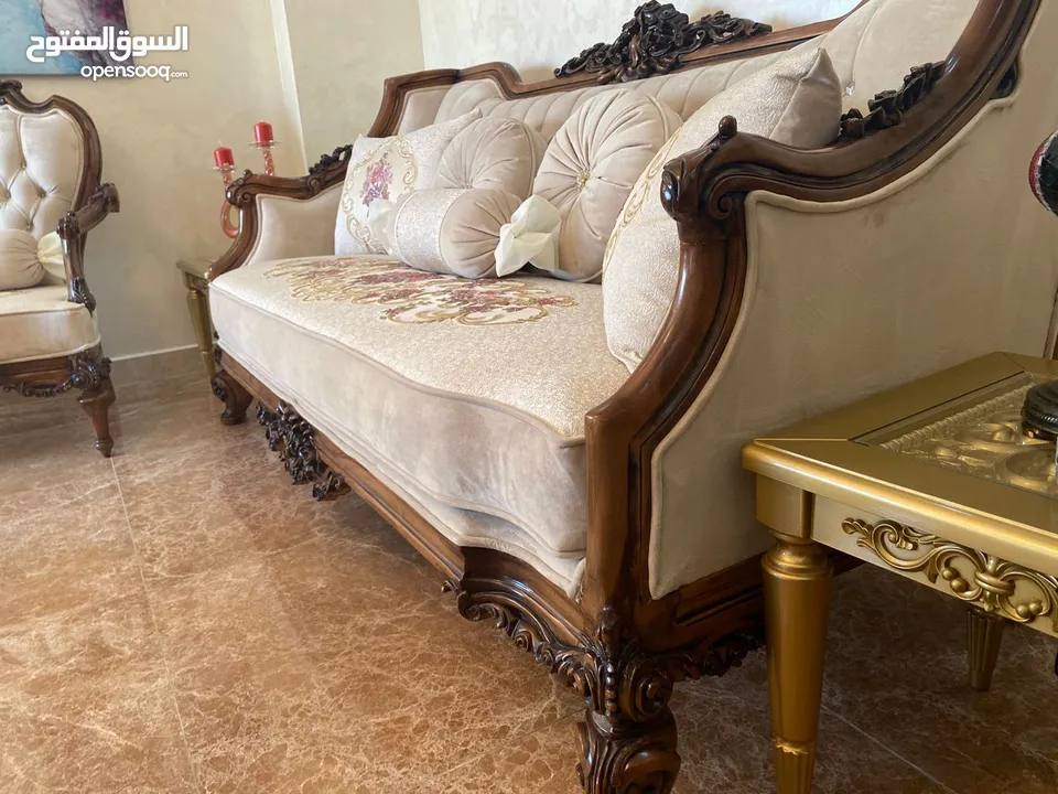 نشتري جميع الأثاث المستعمله والبضائع الامريكيه والتحف والمحليه بافضل الأسعار