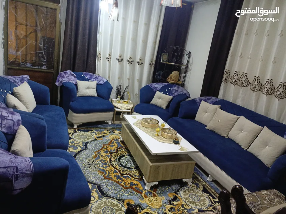 كنب شبه جديد للبيع خشب نظيف