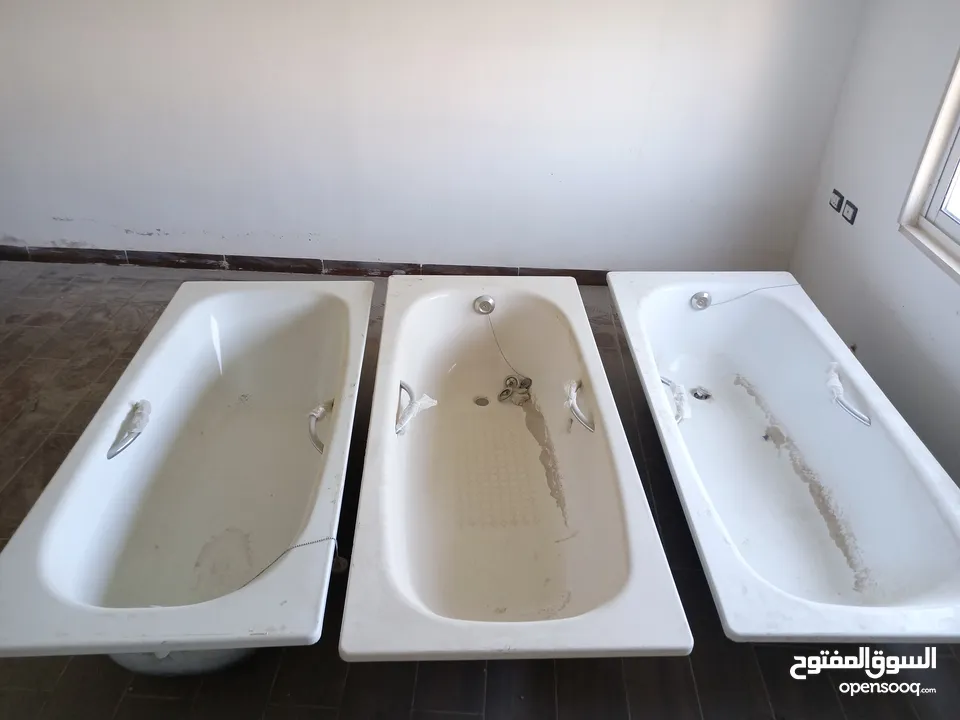 بانوهات حديد، مغاطس حمامات، من حديد صب، غير مستخدم نهائيا (راكب سابقا)، لون ابيض، عدد 3 فقط