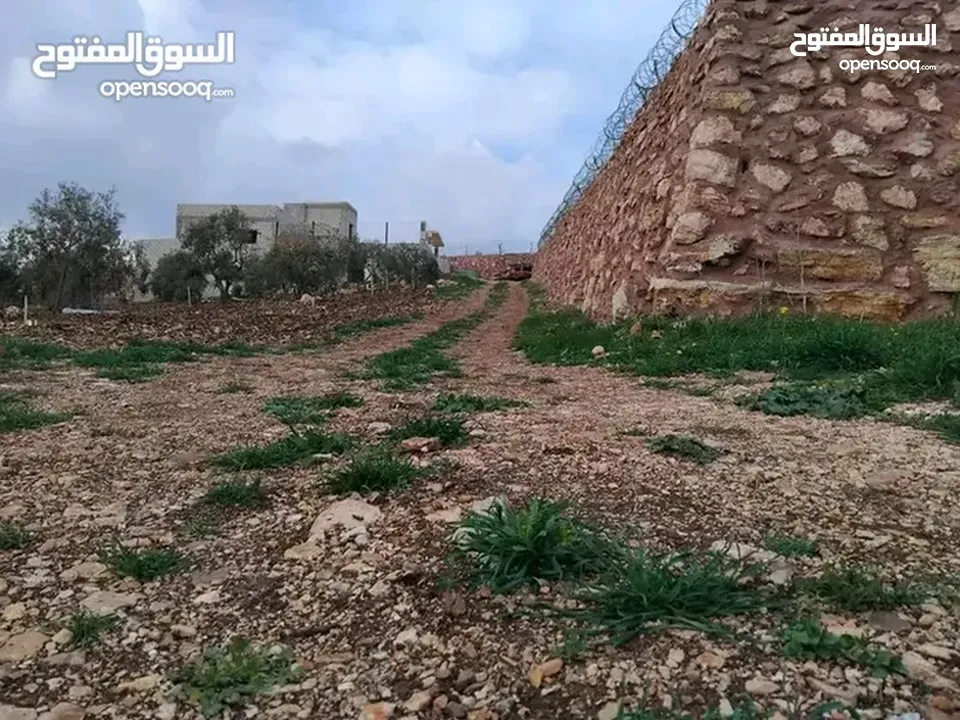 قطعة ارض مع بيت للبيع